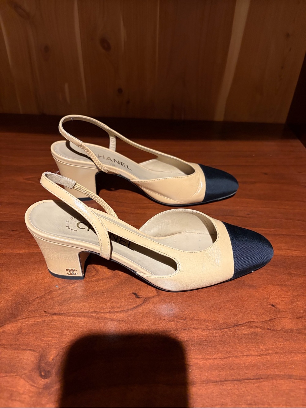 CHANEL Cream and Black Two-Tone Slingback Heels - Picture 6 of 9